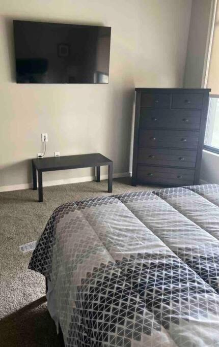 Downtown Waterview 1 Bedroom Loft With Fireplace