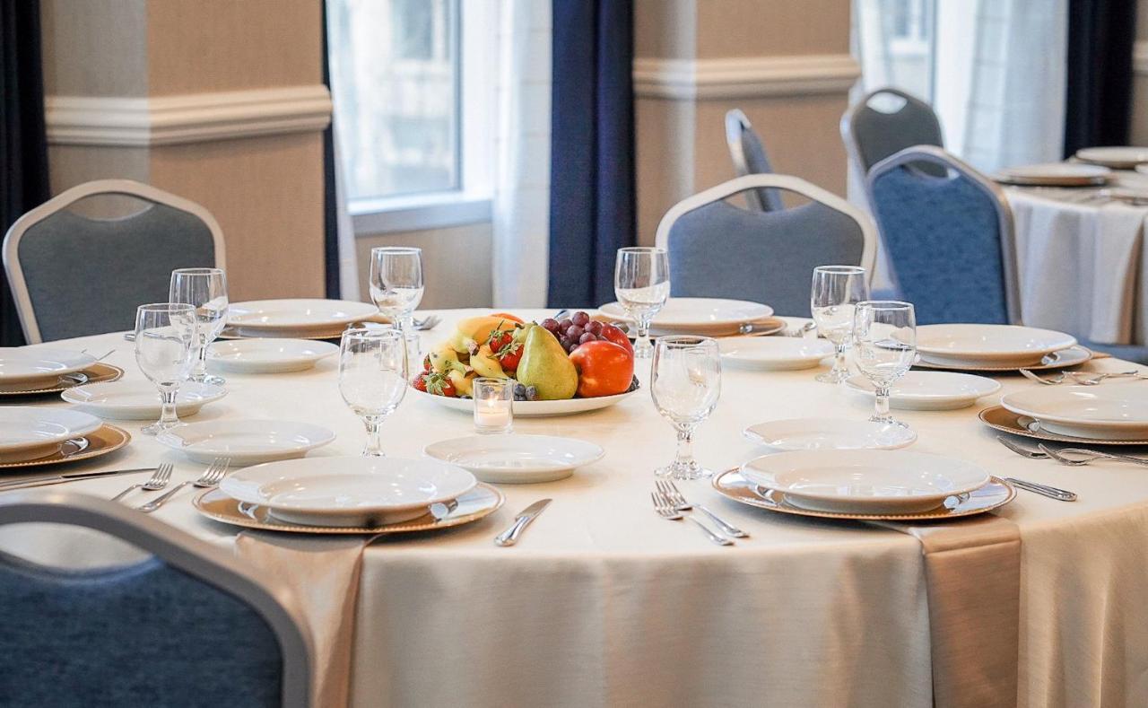 Hotel Crowne Plaza At Playhouse Square By Ihg