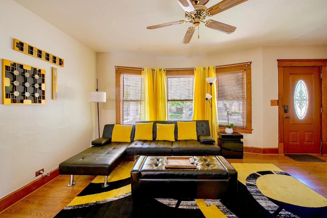 Holiday home The Amber Retreat: Brooklyn Centre Comfort *