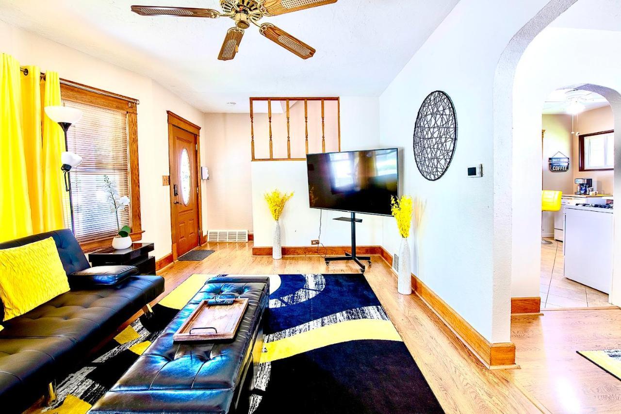 The Amber Retreat: Brooklyn Centre Comfort * Cleveland
