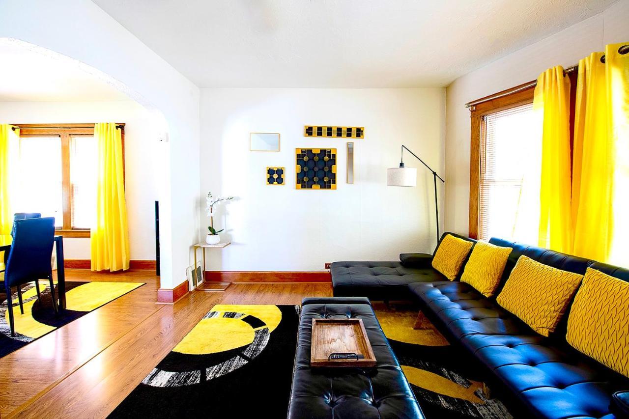 The Amber Retreat: Brooklyn Centre Comfort Holiday home Cleveland