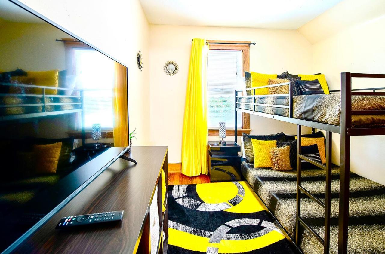 The Amber Retreat: Brooklyn Centre Comfort Holiday home Cleveland