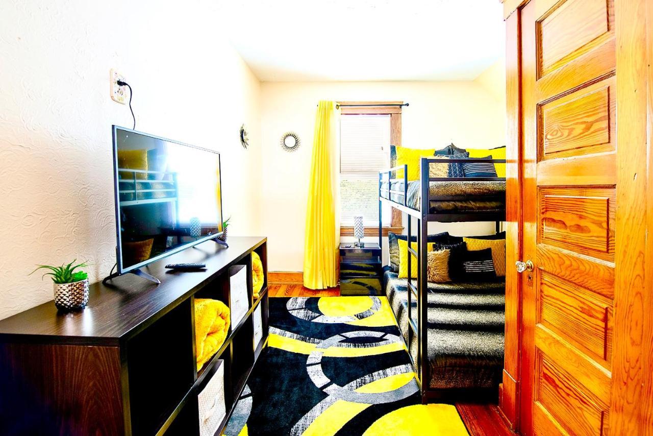 The Amber Retreat: Brooklyn Centre Comfort Cleveland
