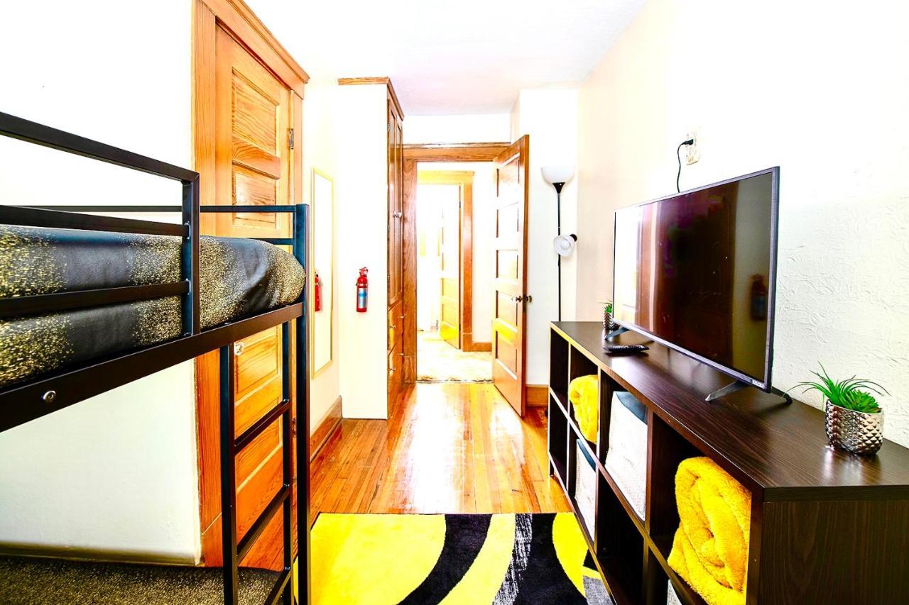 The Amber Retreat: Brooklyn Centre Comfort Holiday home Cleveland