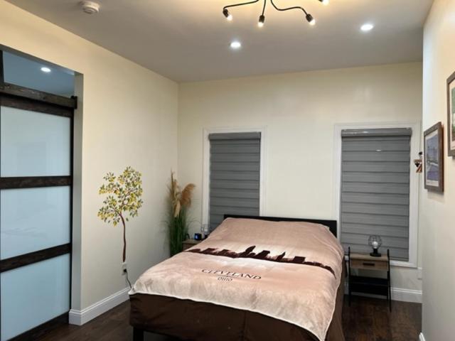 Uber Close To Ohio City, Apartment *