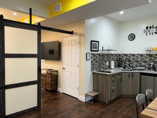 Uber Close To Ohio City, Apartment *