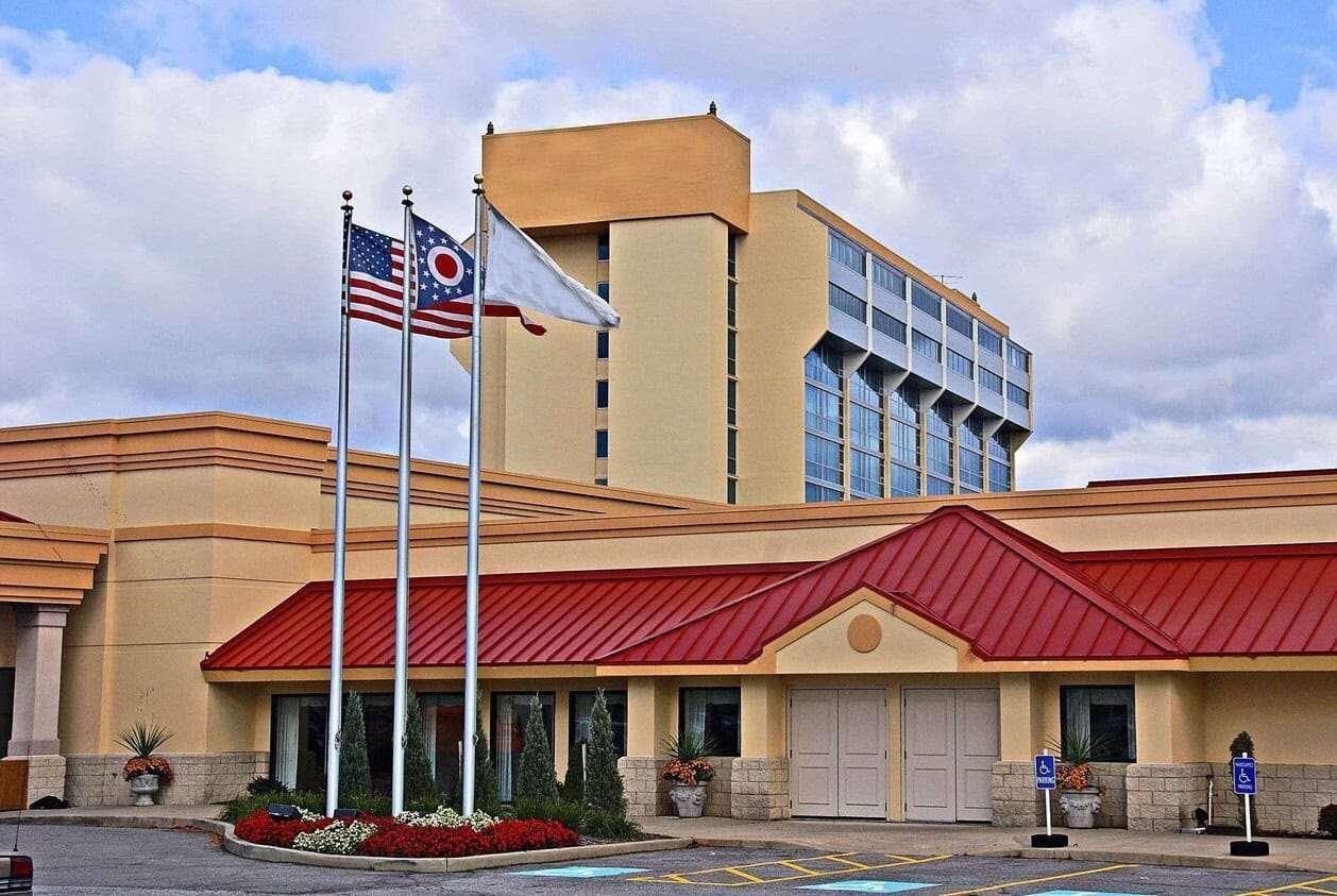 Hotel Wyndham Airport 3*