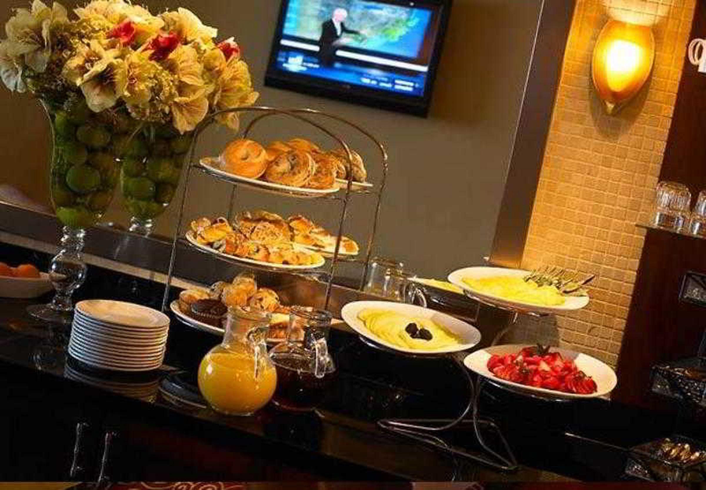 Wyndham Airport Hotel