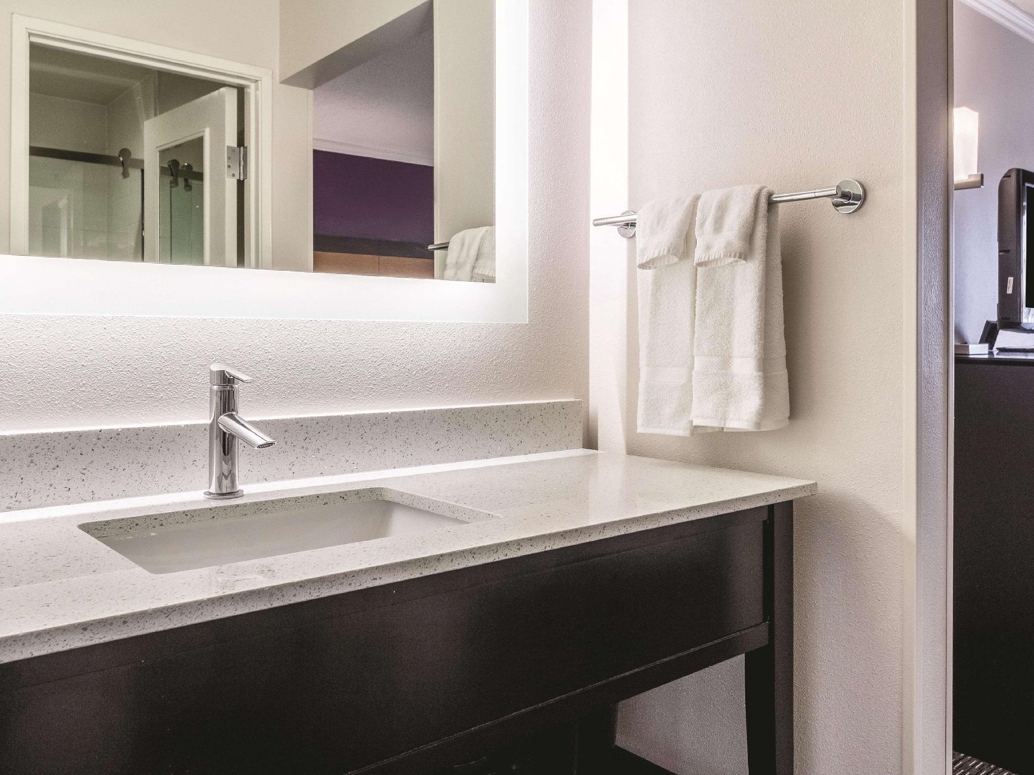 Hotel La Quinta By Wyndham - Airport North Cleveland