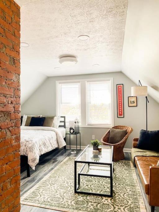 Modern Studio For Two - New Ac * Cleveland