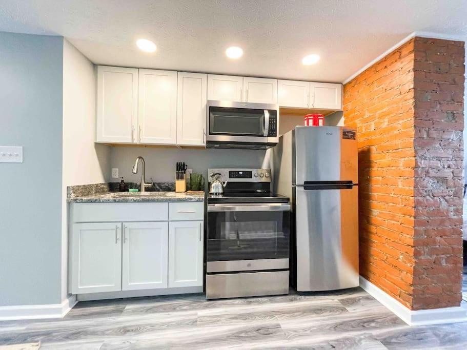 Modern Studio For Two - New Ac Apartment
