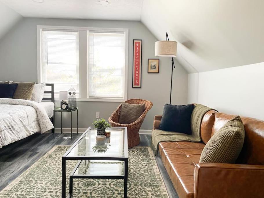Apartment Modern Studio For Two - New Ac Cleveland
