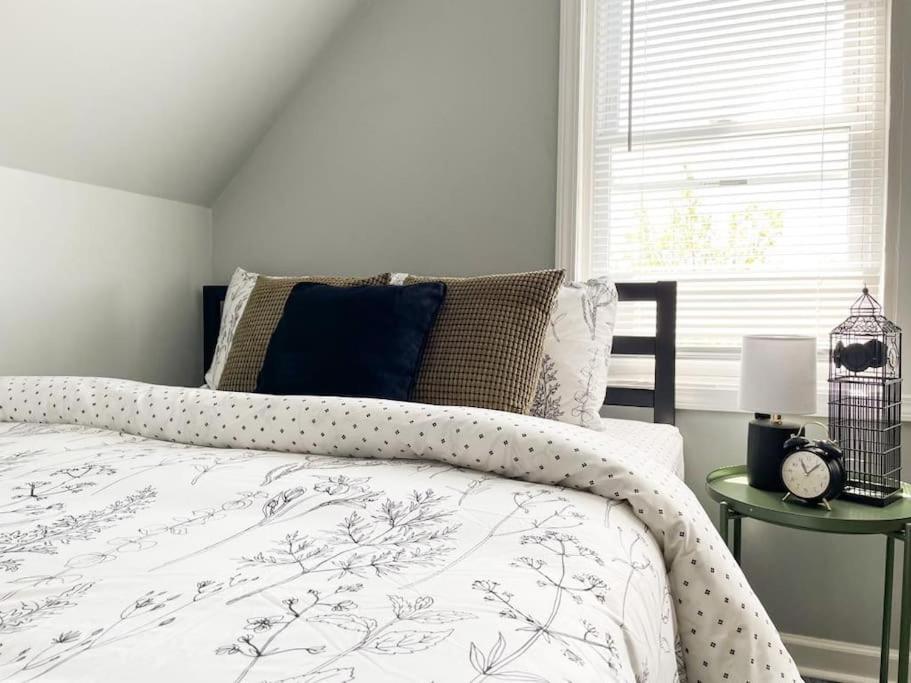 Modern Studio For Two - New Ac Cleveland