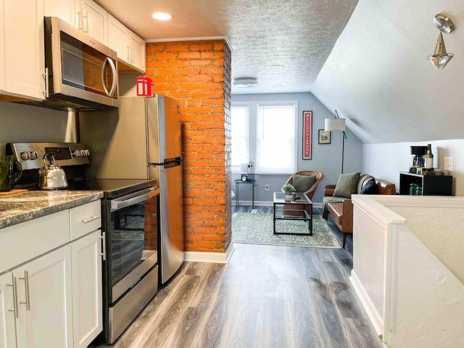 Modern Studio For Two - New Ac Cleveland