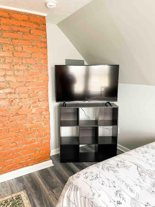 Modern Studio For Two - New Ac Cleveland