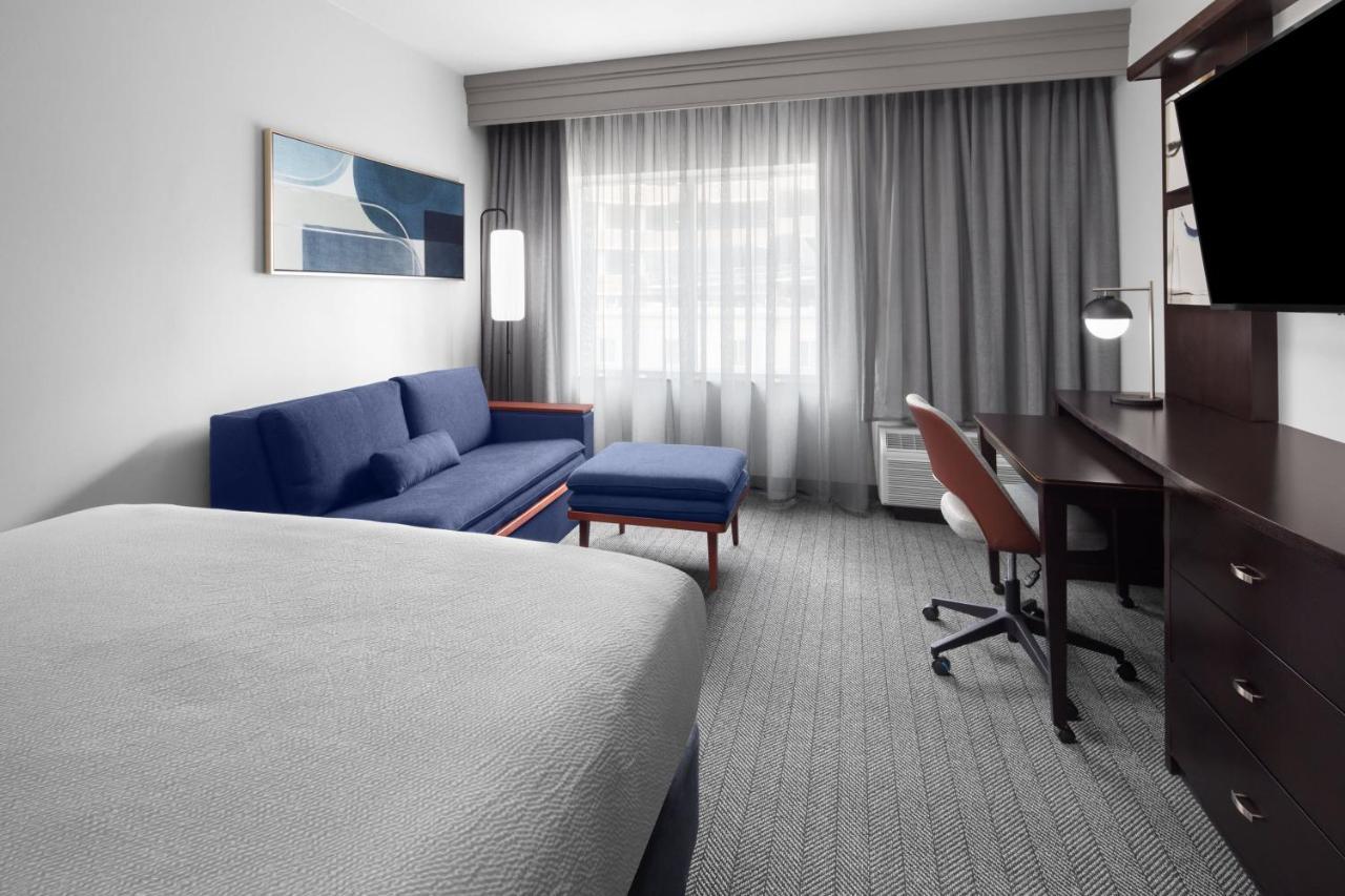 Courtyard Circle Hotel