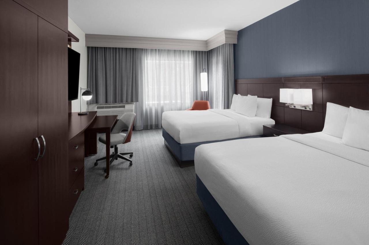Courtyard Circle Hotel Cleveland