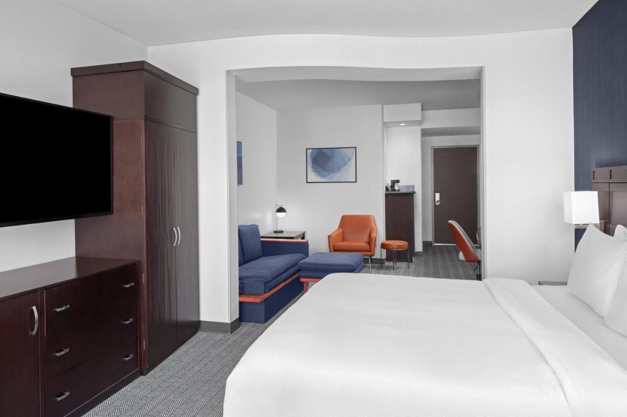 Hotel Courtyard Circle Cleveland