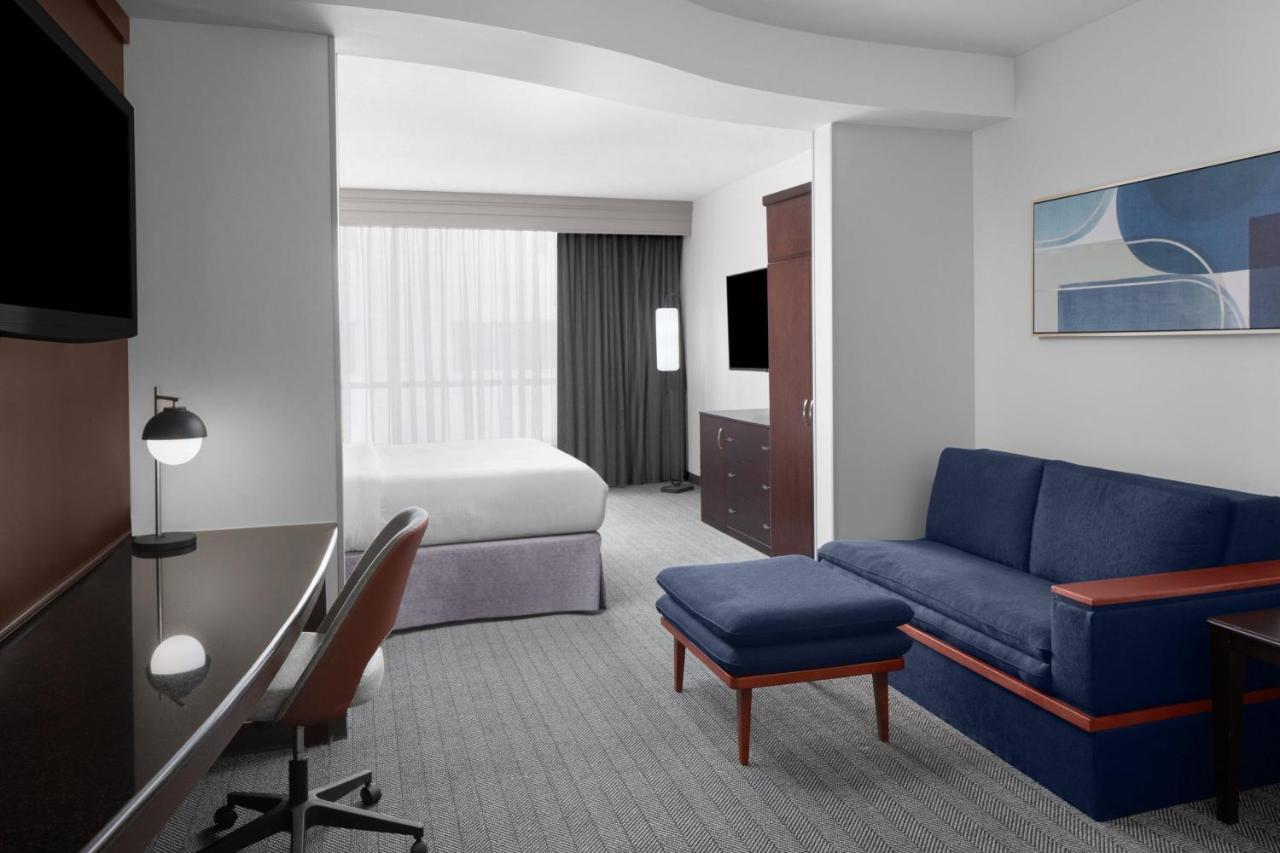 Courtyard Circle Hotel Cleveland