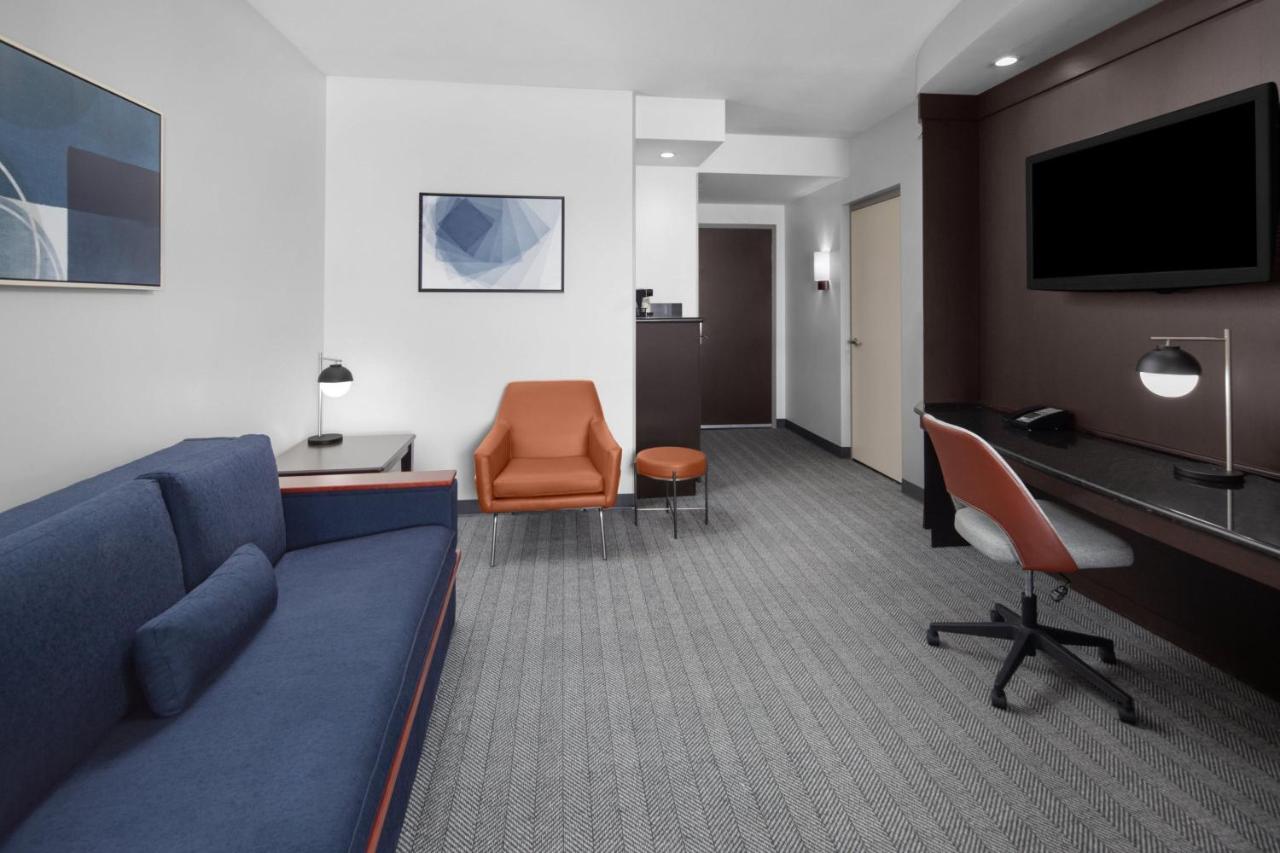 Hotel Courtyard Circle Cleveland