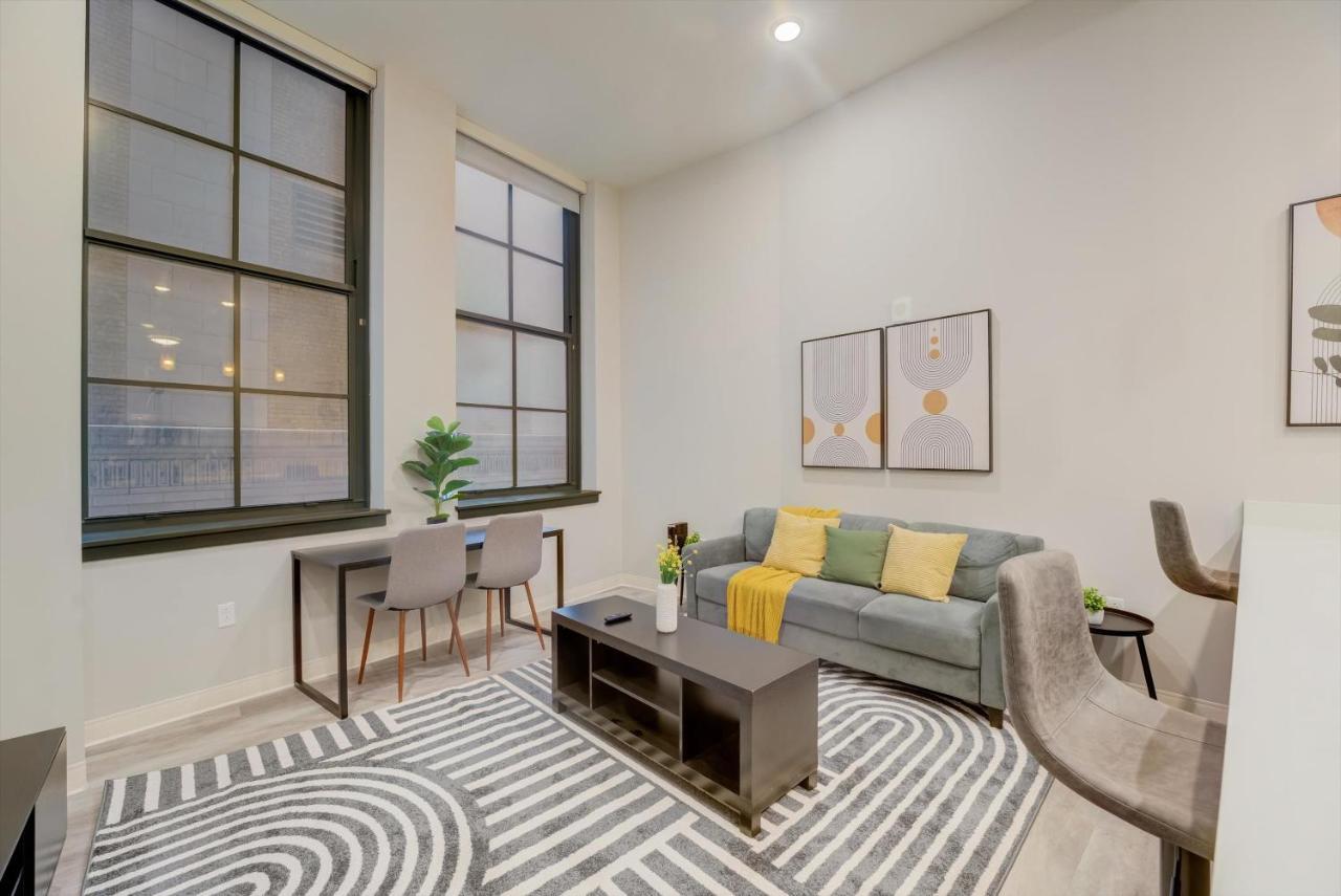 Frontdesk Athlon Apts Downtown Apartment