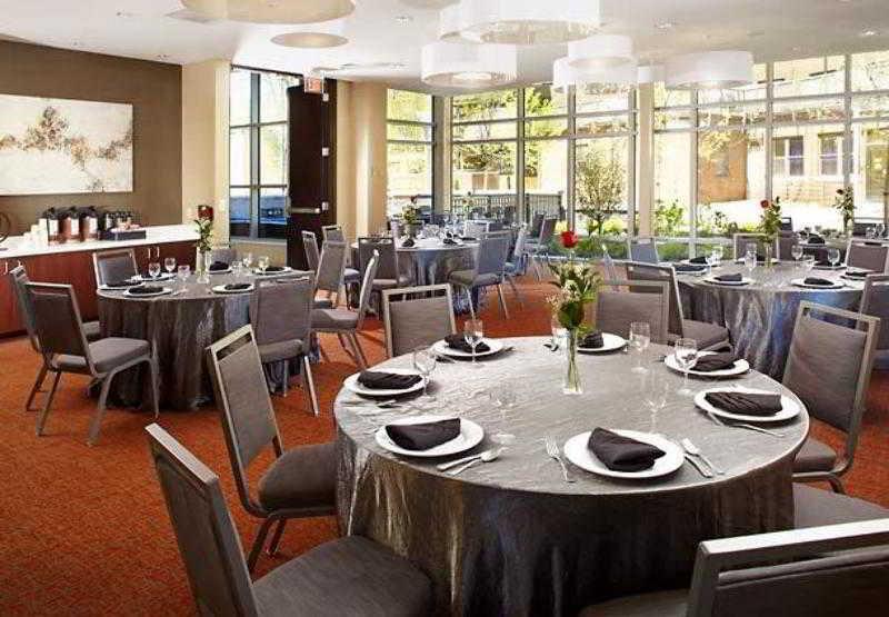 Courtyard Circle 3*