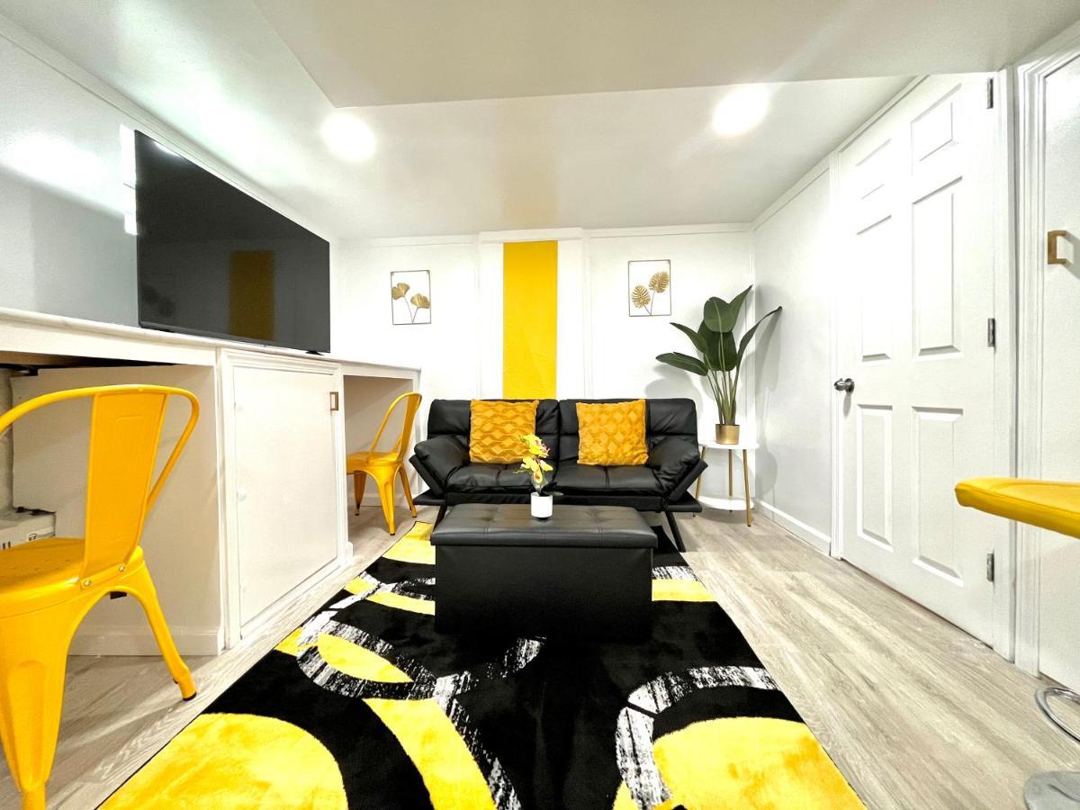 Holiday home The Amber Retreat: Brooklyn Centre Comfort *
