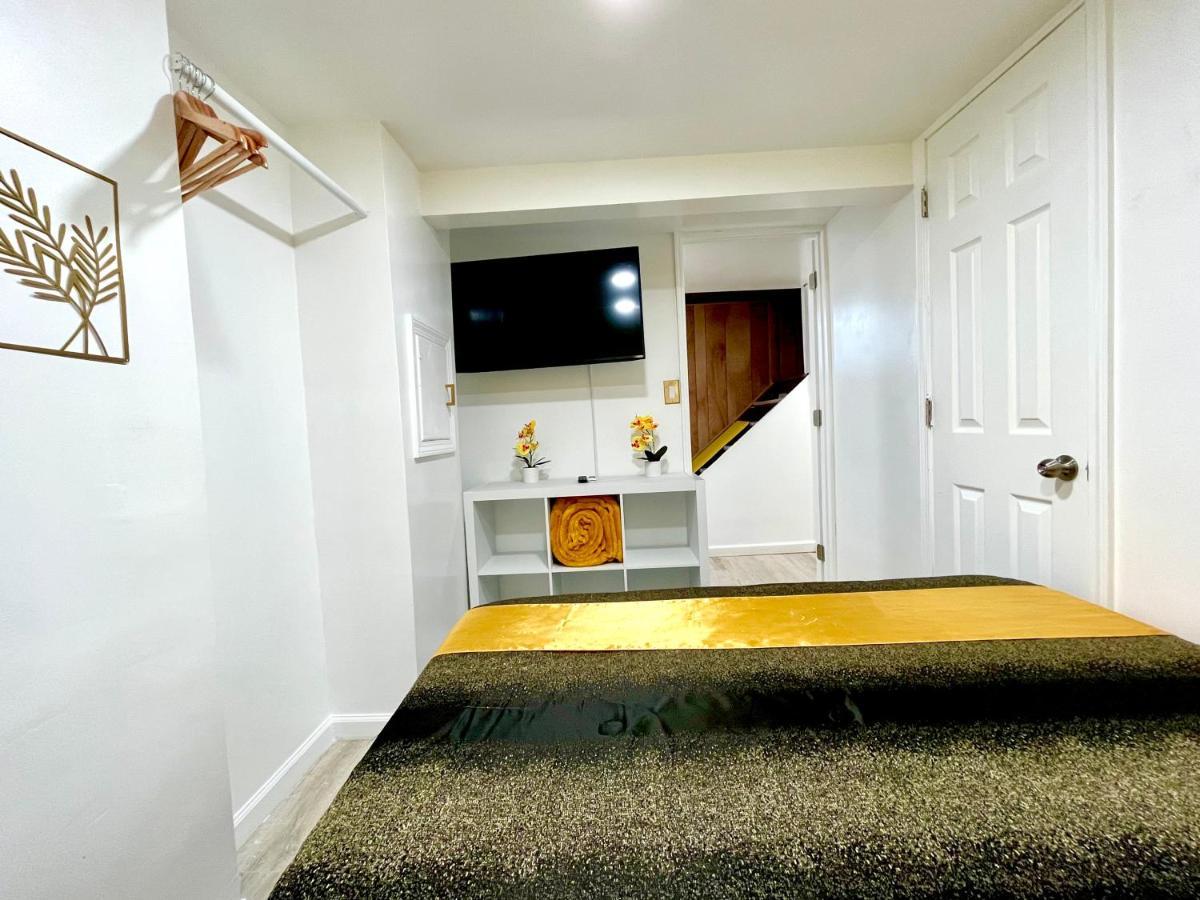 The Amber Retreat: Brooklyn Centre Comfort Holiday home