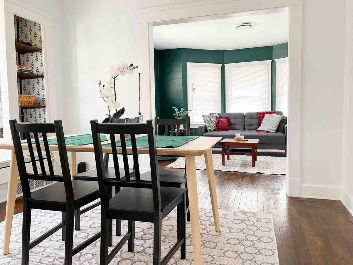 West Up Unit We Allow Pets Apartment *