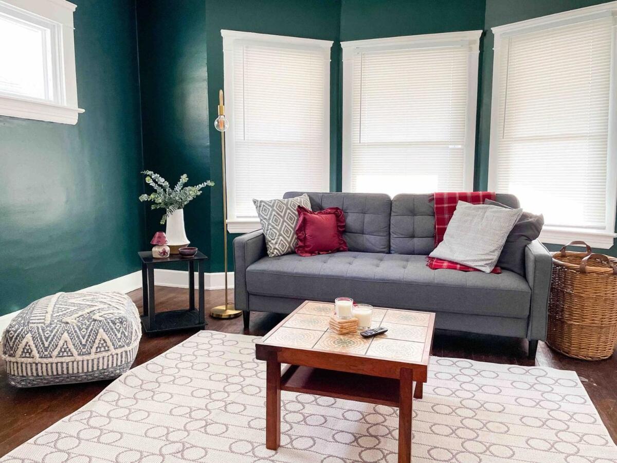 Apartment West Up Unit We Allow Pets Cleveland