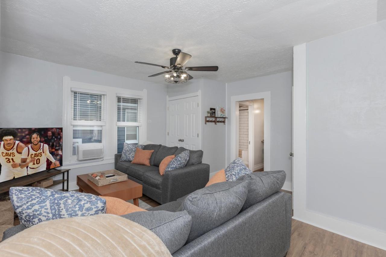 Apartment In The Heart Of Little Italy! Free Parking! *