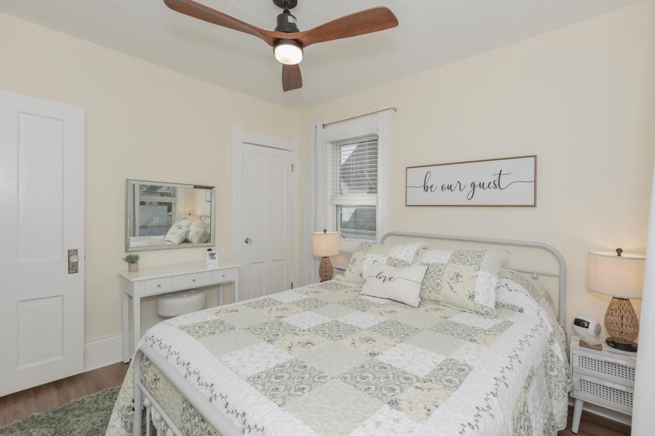 Apartment In The Heart Of Little Italy! Free Parking!