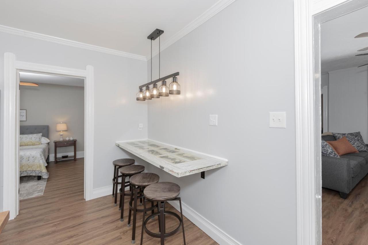 Apartment In The Heart Of Little Italy! Free Parking! *