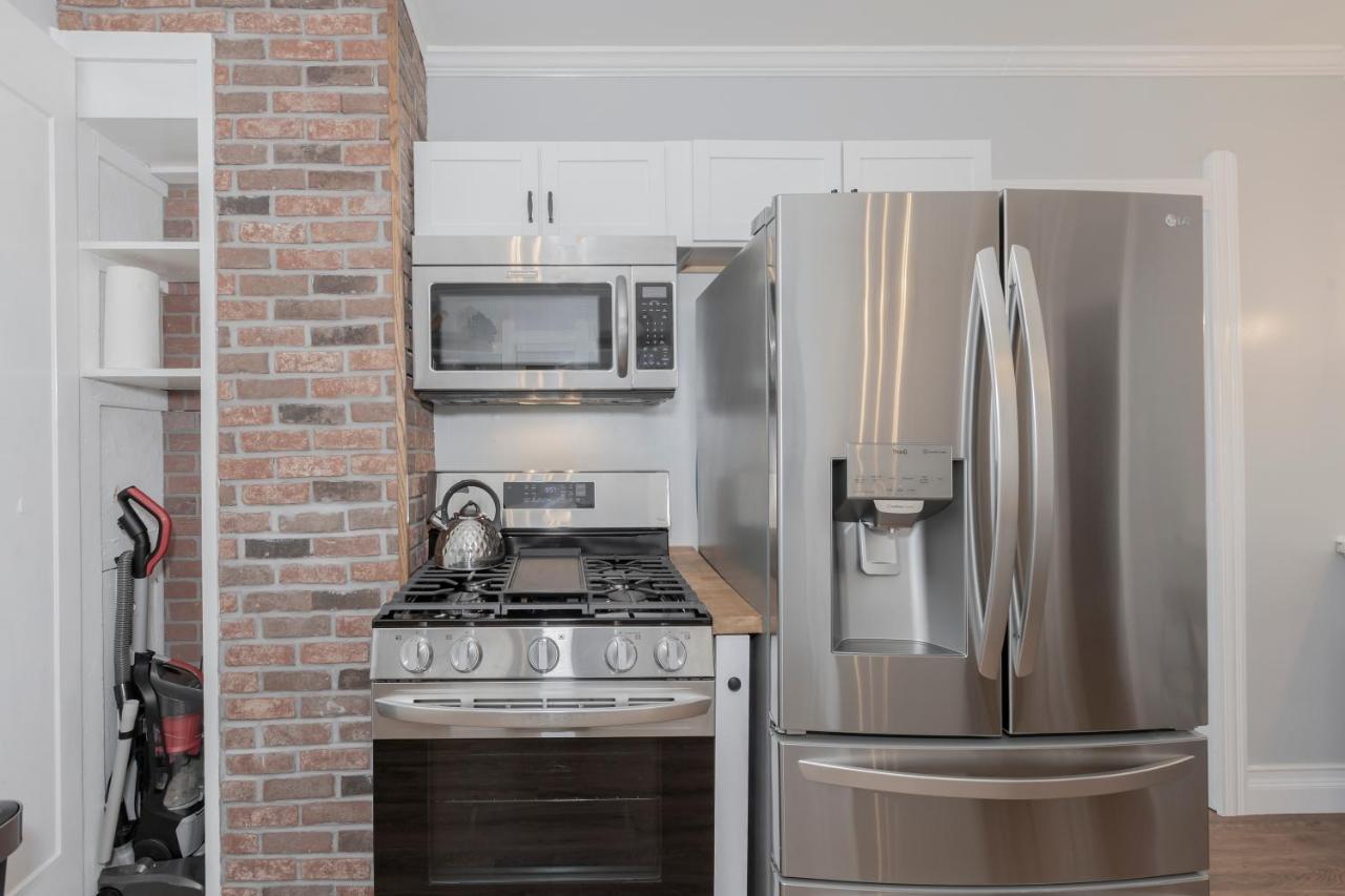 In The Heart Of Little Italy! Free Parking! Cleveland