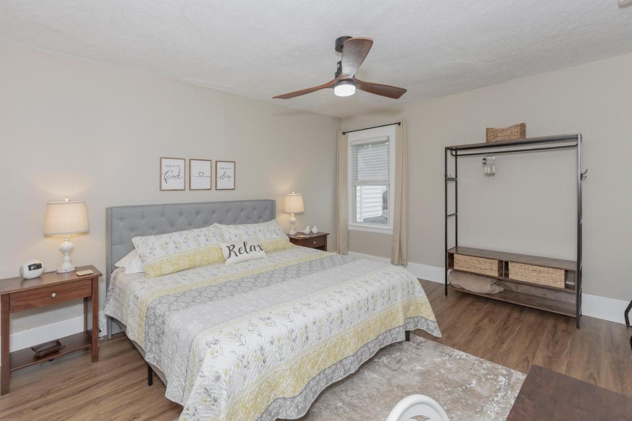 Apartment In The Heart Of Little Italy! Free Parking!