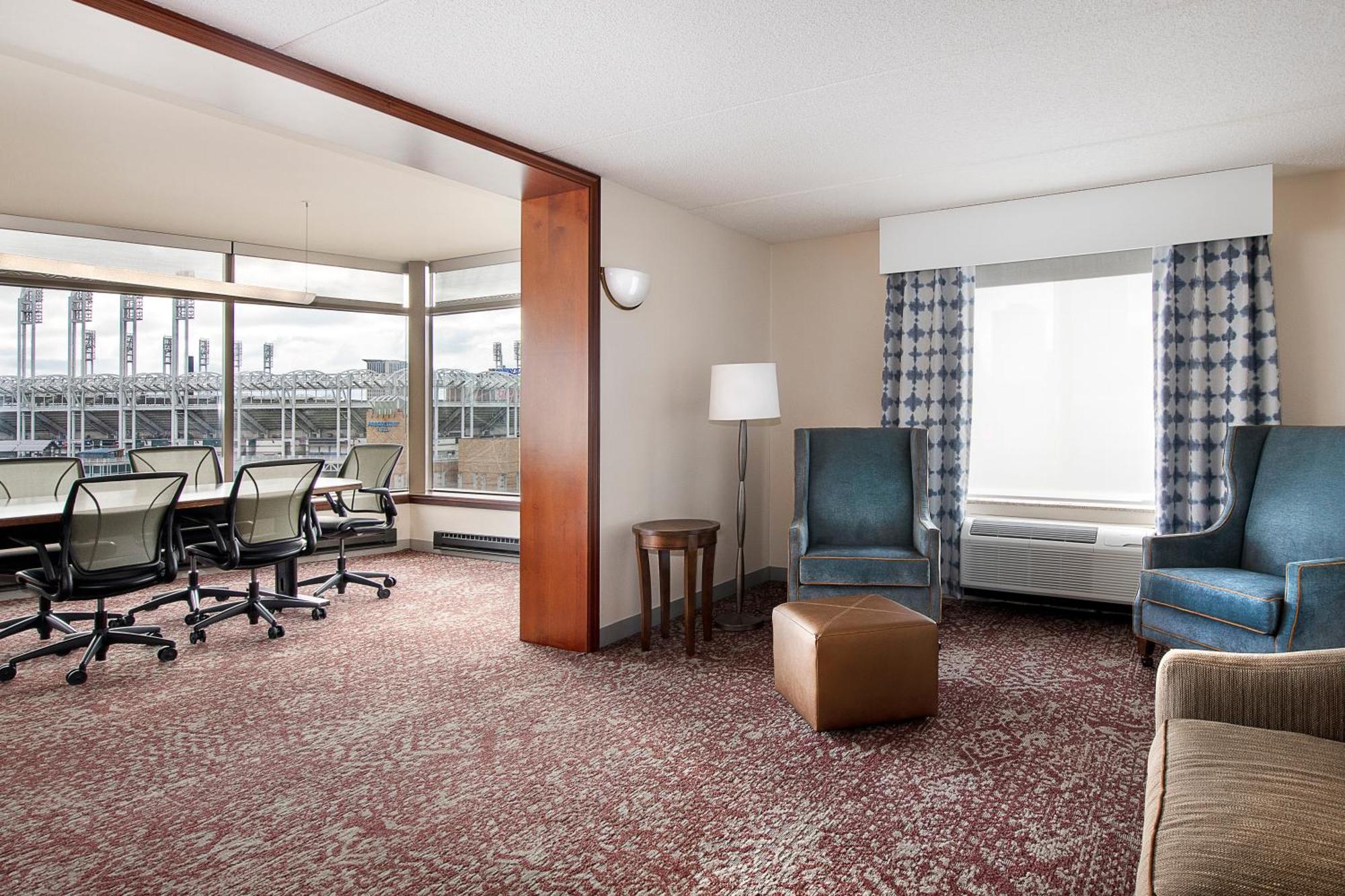 Hilton Garden Downtown 3*