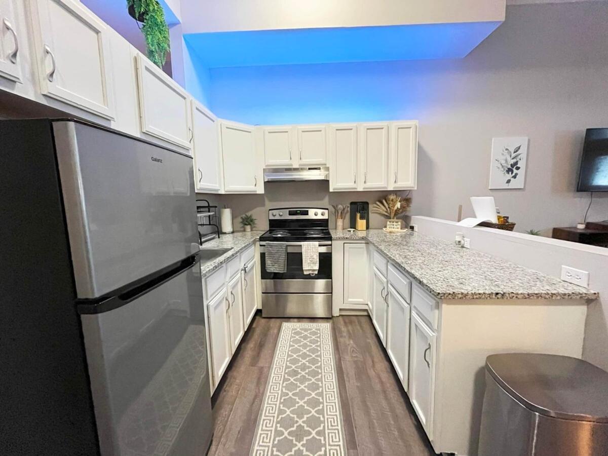 Apartment Downtown -modern First Floor Unit Cleveland