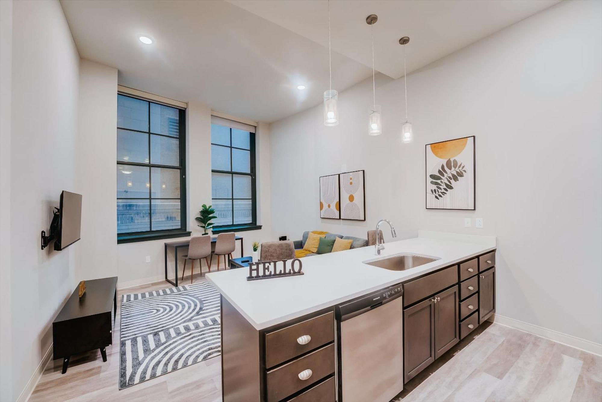 Frontdesk Athlon Apts Downtown Apartment