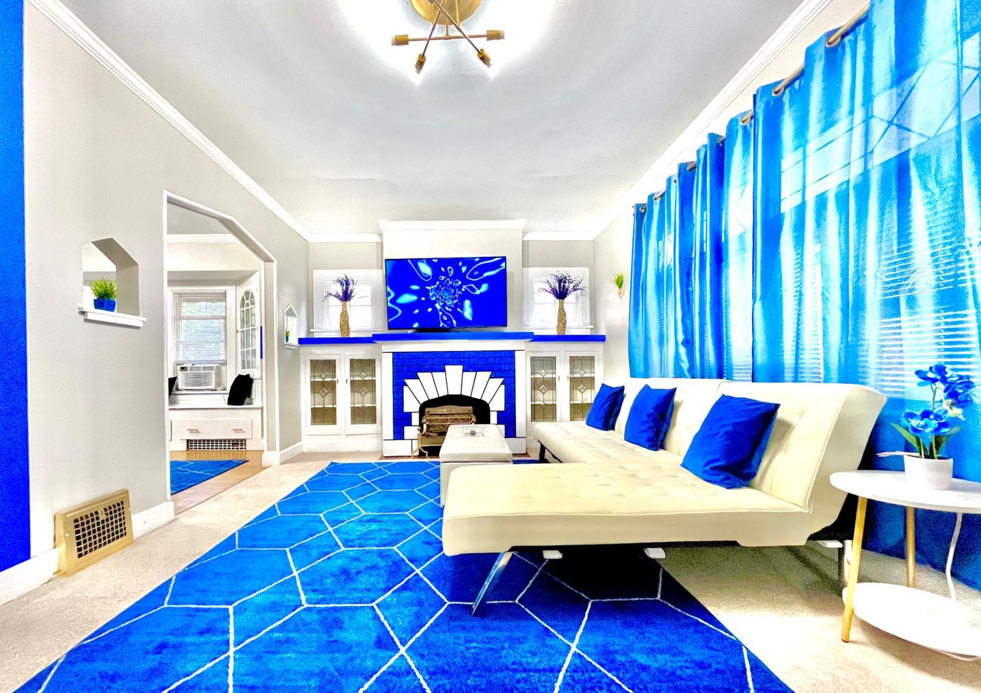 Holiday home The Sapphire Haven - Your Old Brooklyn Oasis Awaits Families, Couples, Business Travelers Near Downtown With Parking, 300 Mb Wifi & Self Check-in *