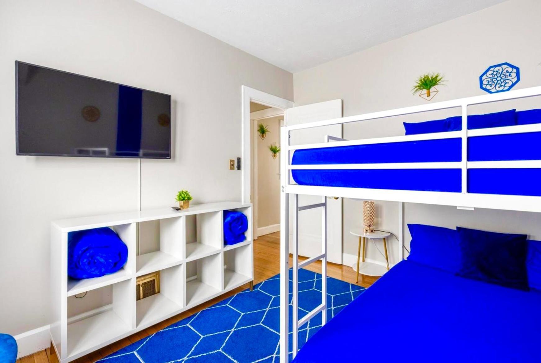 Holiday home The Sapphire Haven - Your Old Brooklyn Oasis Awaits Families, Couples, Business Travelers Near Downtown With Parking, 300 Mb Wifi & Self Check-in Cleveland