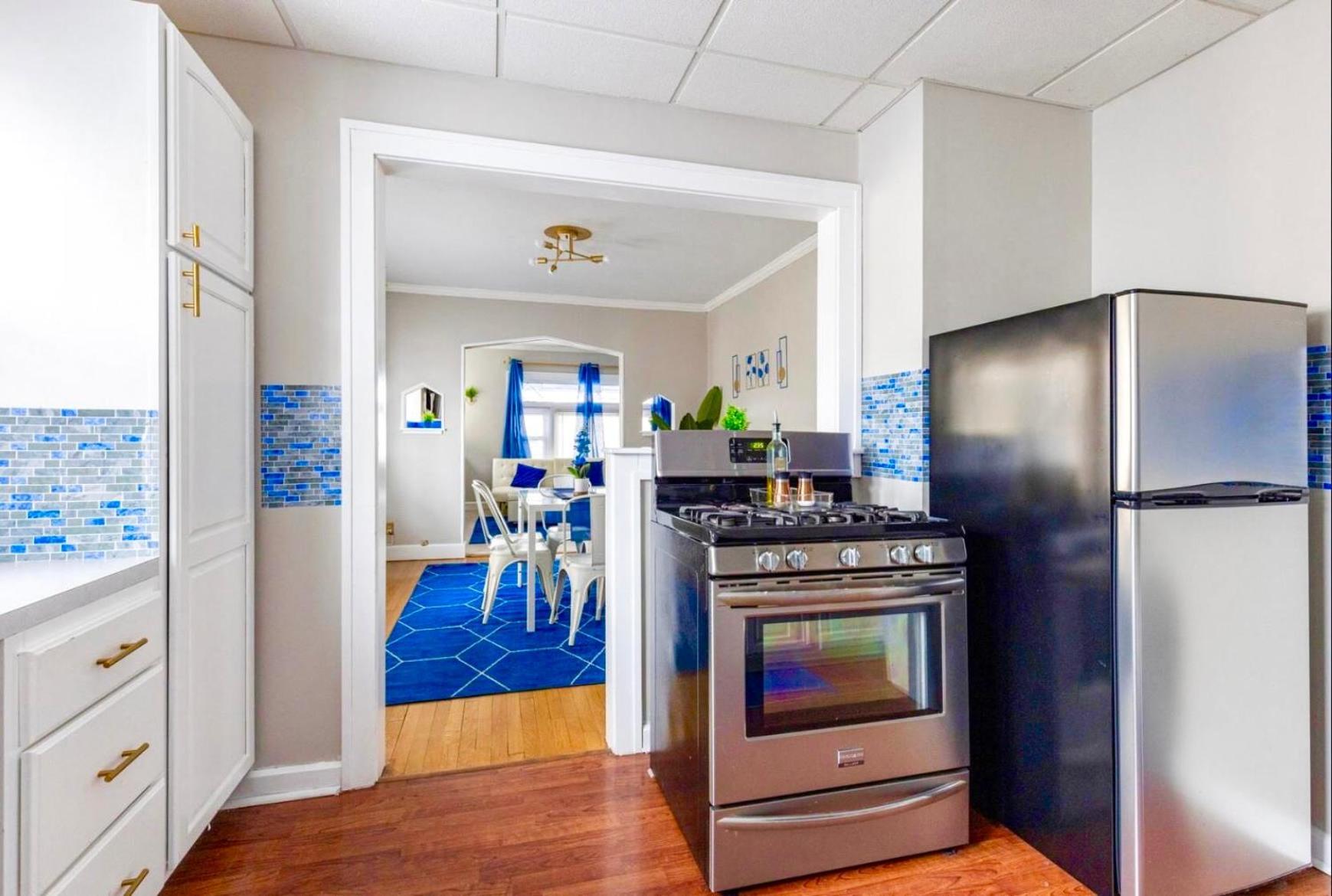 The Sapphire Haven - Your Old Brooklyn Oasis Awaits Families, Couples, Business Travelers Near Downtown With Parking, 300 Mb Wifi & Self Check-in *