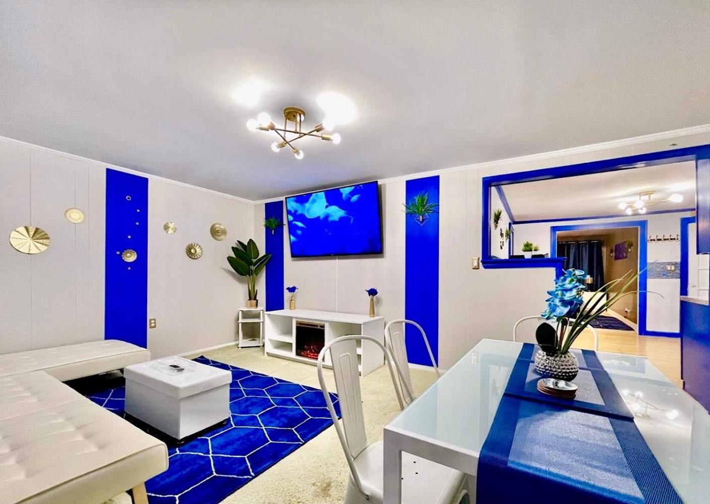 Holiday home The Sapphire Haven - Your Old Brooklyn Oasis Awaits Families, Couples, Business Travelers Near Downtown With Parking, 300 Mb Wifi & Self Check-in Cleveland