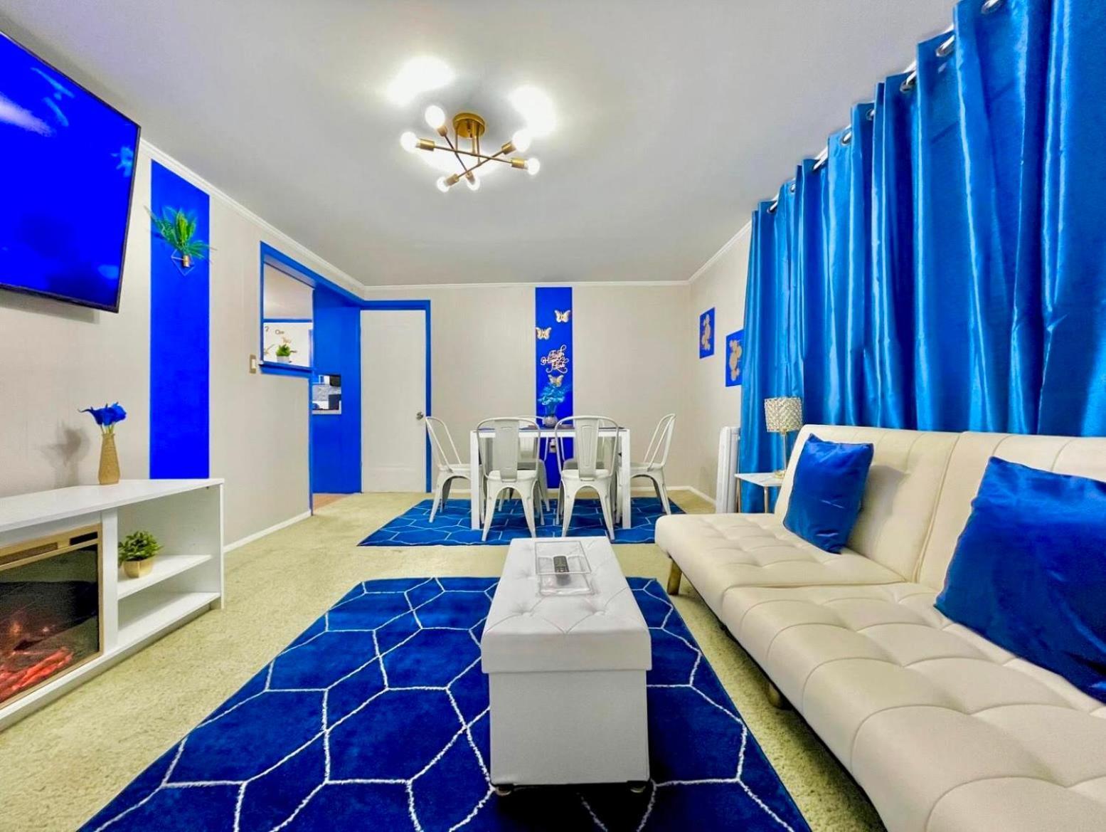 The Sapphire Haven - Your Old Brooklyn Oasis Awaits Families, Couples, Business Travelers Near Downtown With Parking, 300 Mb Wifi & Self Check-in *