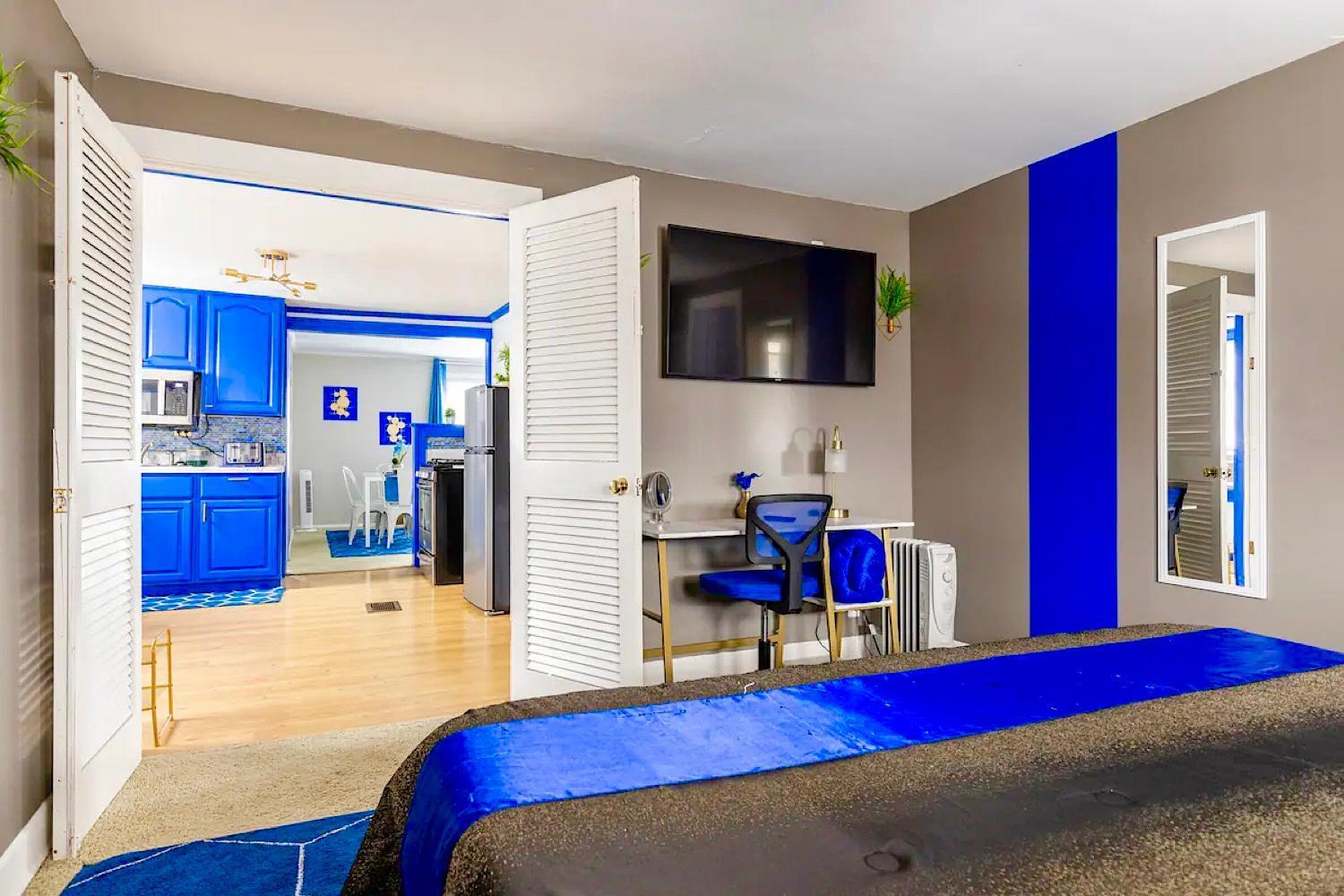 The Sapphire Haven - Your Old Brooklyn Oasis Awaits Families, Couples, Business Travelers Near Downtown With Parking, 300 Mb Wifi & Self Check-in