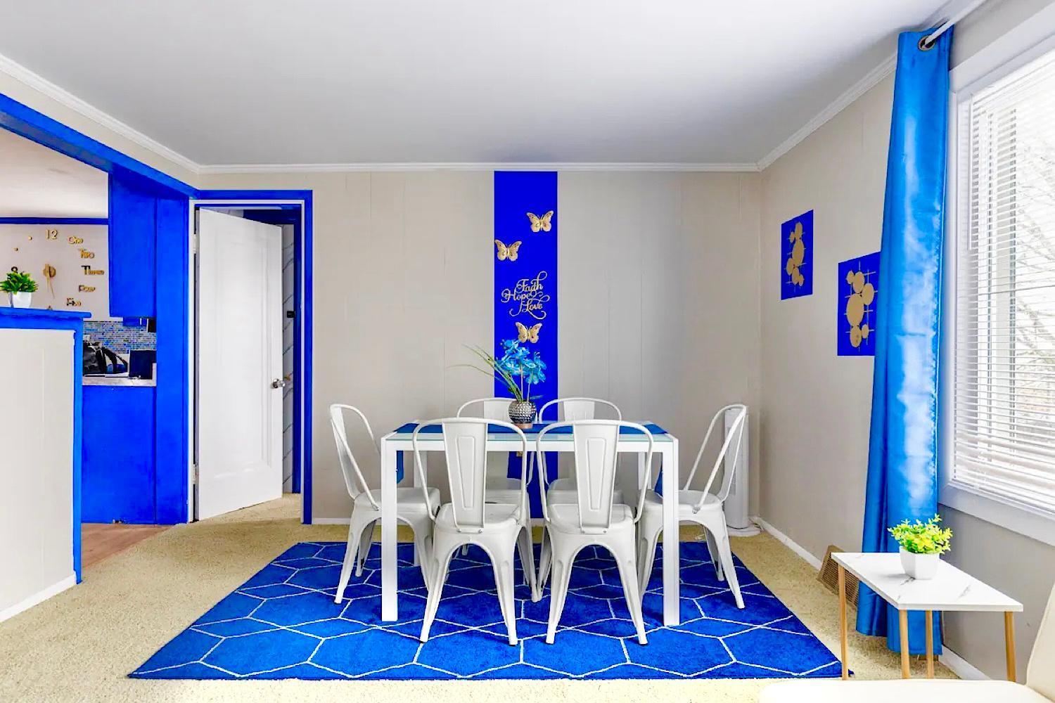 The Sapphire Haven - Your Old Brooklyn Oasis Awaits Families, Couples, Business Travelers Near Downtown With Parking, 300 Mb Wifi & Self Check-in