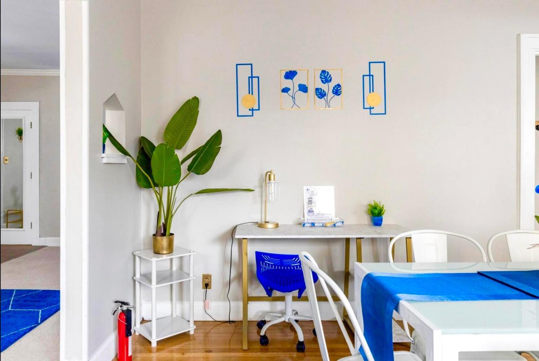Holiday home The Sapphire Haven - Your Old Brooklyn Oasis Awaits Families, Couples, Business Travelers Near Downtown With Parking, 300 Mb Wifi & Self Check-in Cleveland