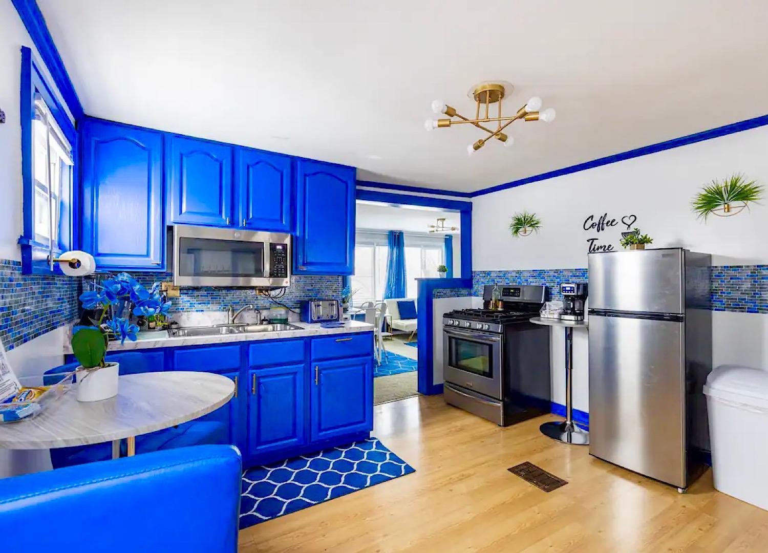 The Sapphire Haven - Your Old Brooklyn Oasis Awaits Families, Couples, Business Travelers Near Downtown With Parking, 300 Mb Wifi & Self Check-in