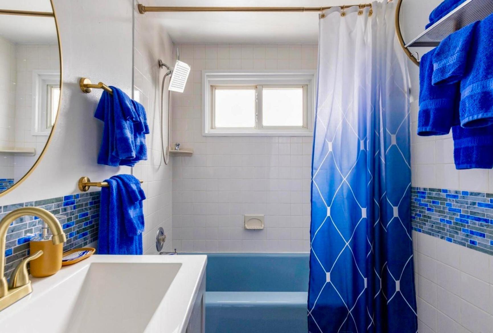 Holiday home The Sapphire Haven - Your Old Brooklyn Oasis Awaits Families, Couples, Business Travelers Near Downtown With Parking, 300 Mb Wifi & Self Check-in Cleveland