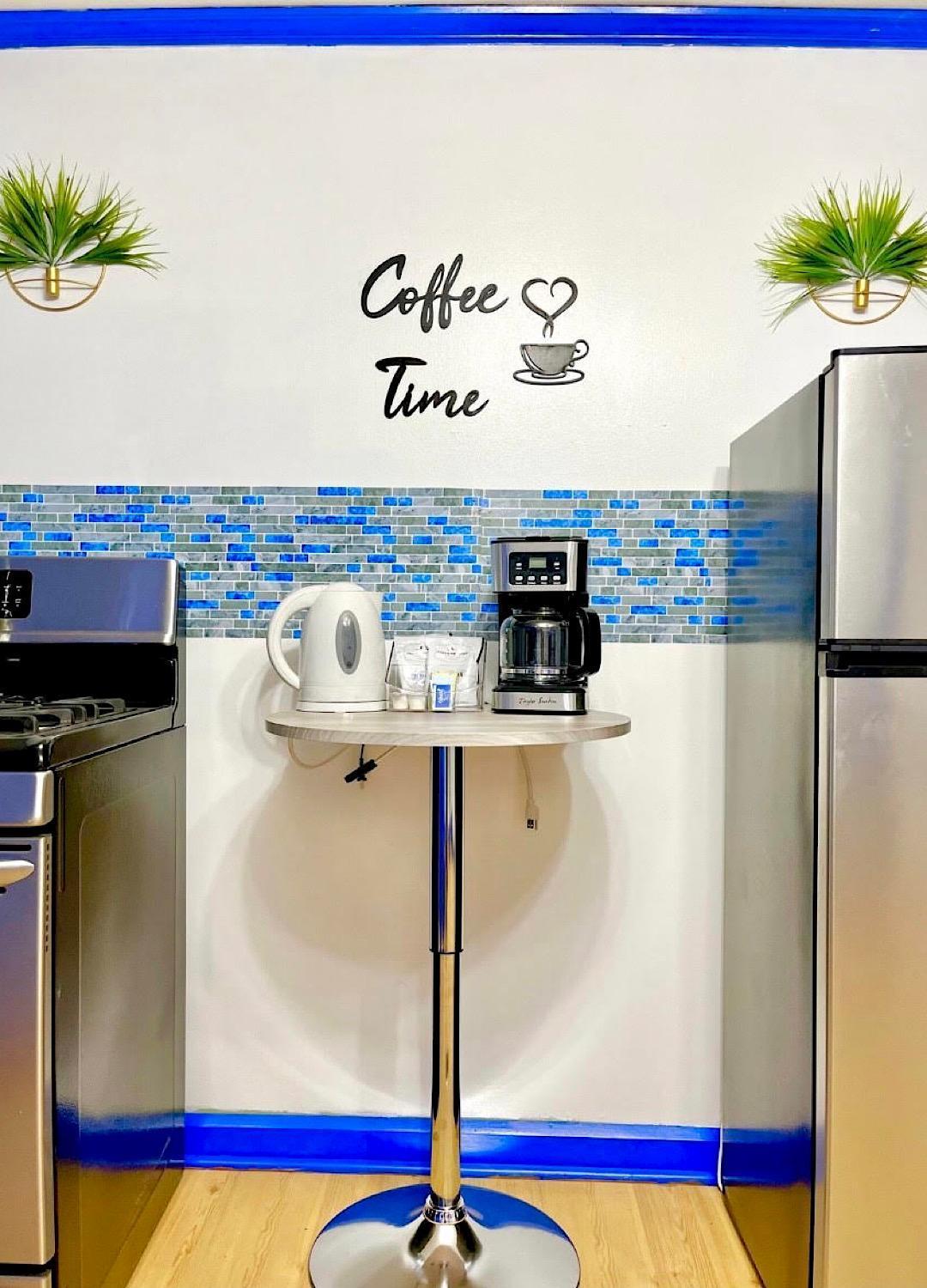 The Sapphire Haven - Your Old Brooklyn Oasis Awaits Families, Couples, Business Travelers Near Downtown With Parking, 300 Mb Wifi & Self Check-in Cleveland