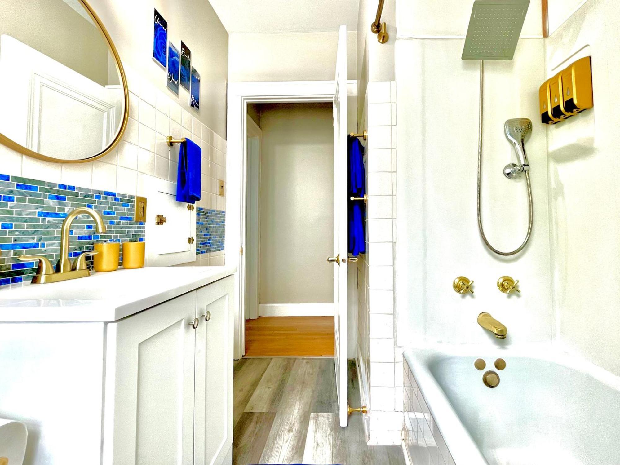 The Sapphire Haven - Your Old Brooklyn Oasis Awaits Families, Couples, Business Travelers Near Downtown With Parking, 300 Mb Wifi & Self Check-in Holiday home